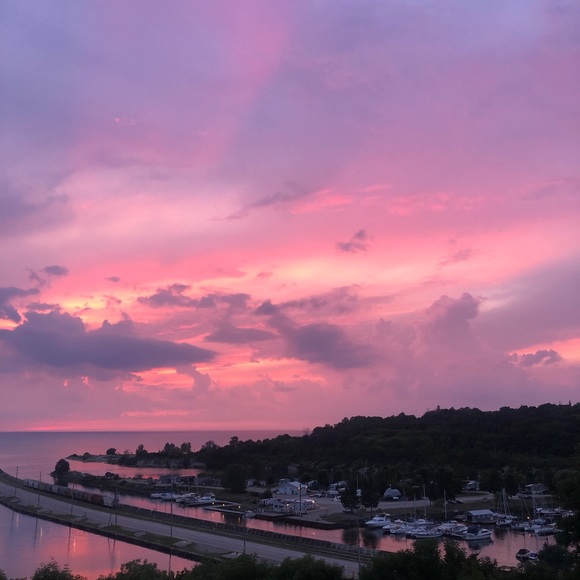 Meet your Posher, Eavlan - Picture 1 of 1